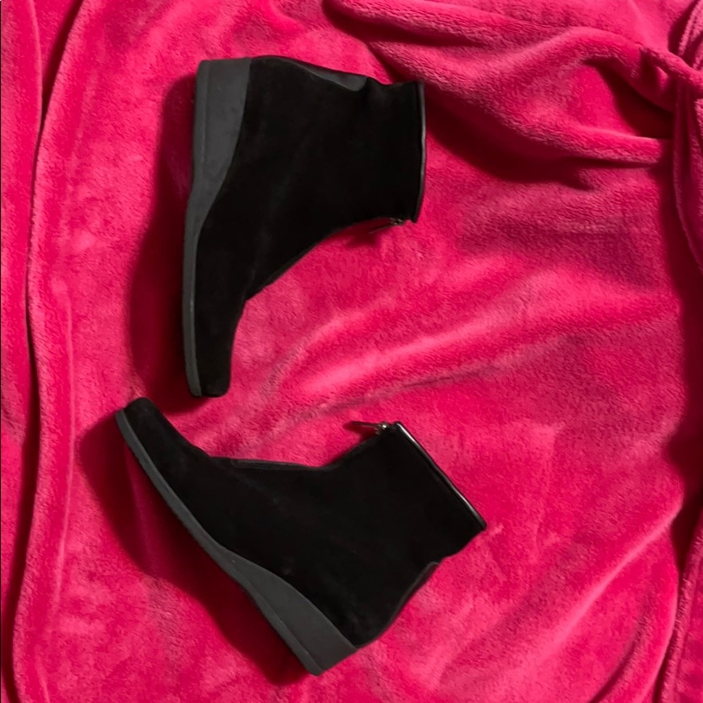 Black La Canadienne Booties